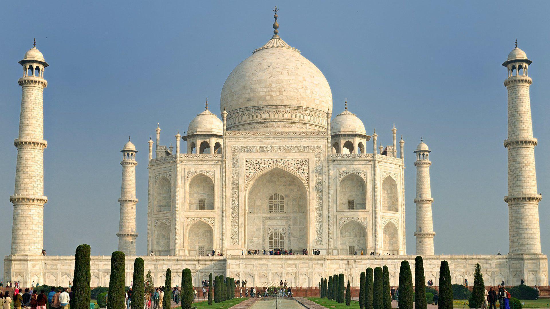 Day 2: Delhi to Ranthambore through Agra (around 250 km/6 hours).