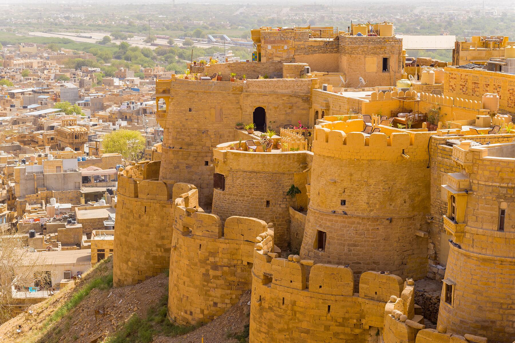 Day 4: Bikaner to Jaisalmer (330 km/5-6hrs)