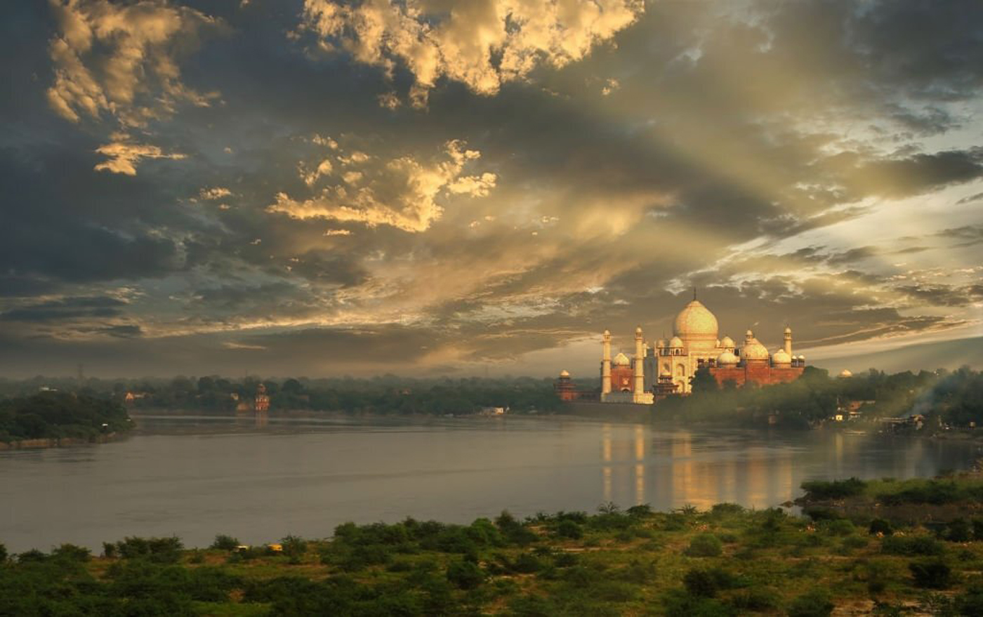 1:30 PM – Explore Agra Fort