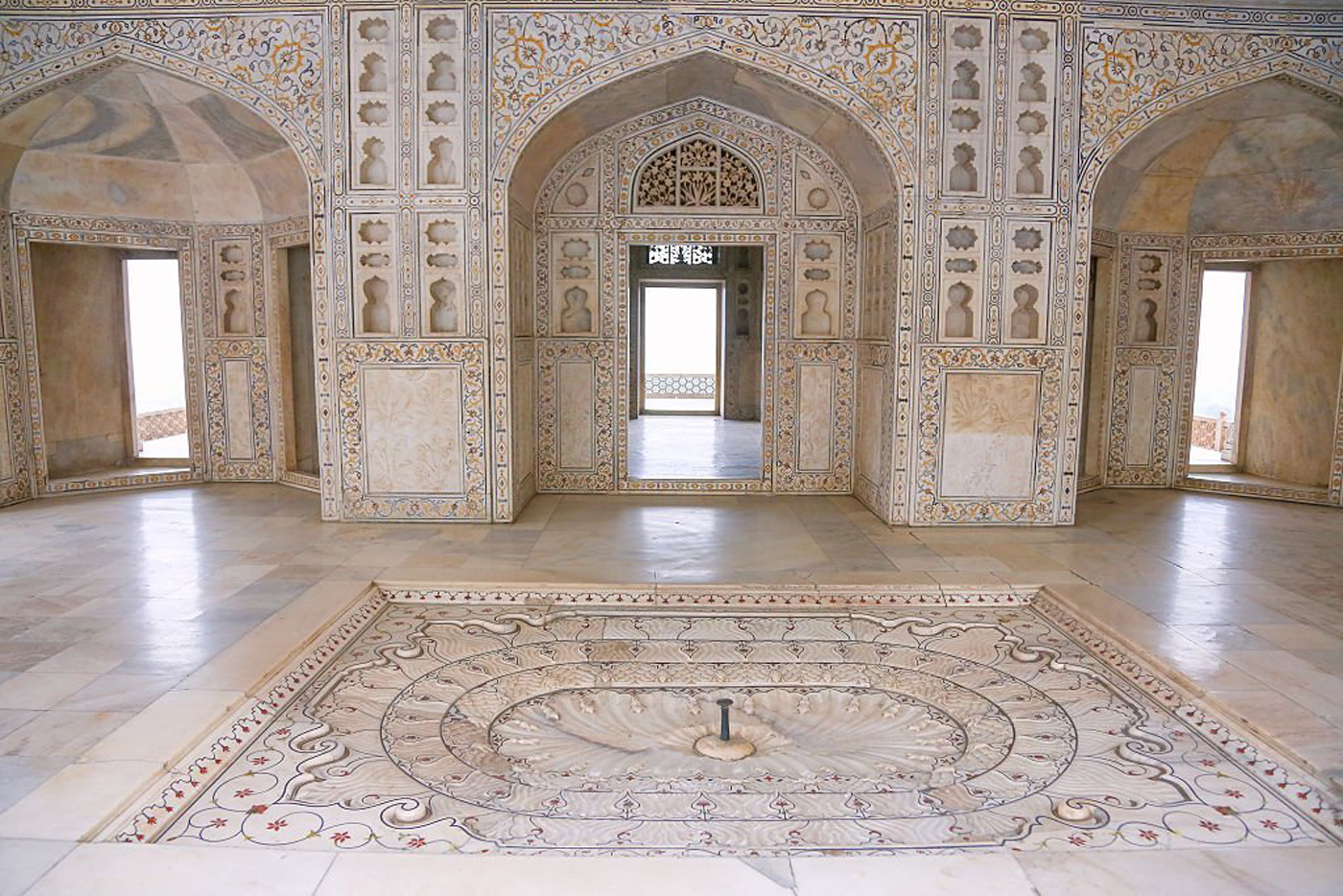 2:30 PM – Visit Itmad-ud-Daulah (The Baby Taj)